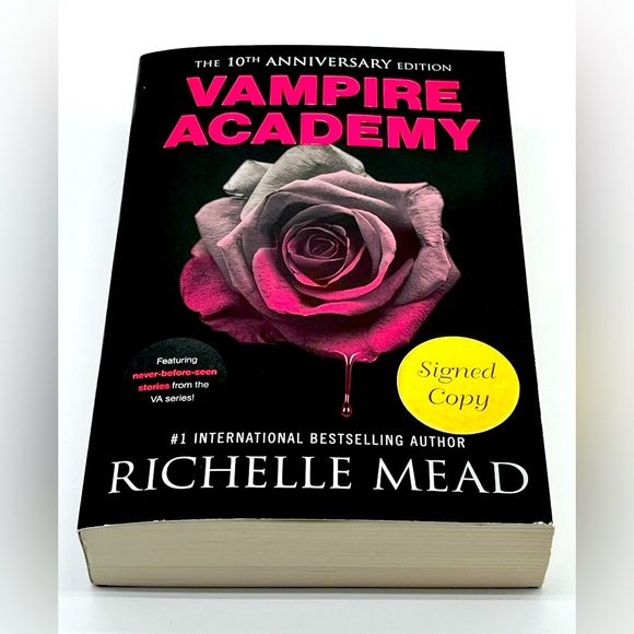 NEW Signed 10th Anniversary Edition of Vampire Academy by Richelle Mead - Picture 6 of 15